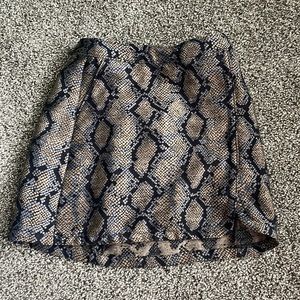 Express Snake Skin Print Zip Up Skirt With Pockets Size 00